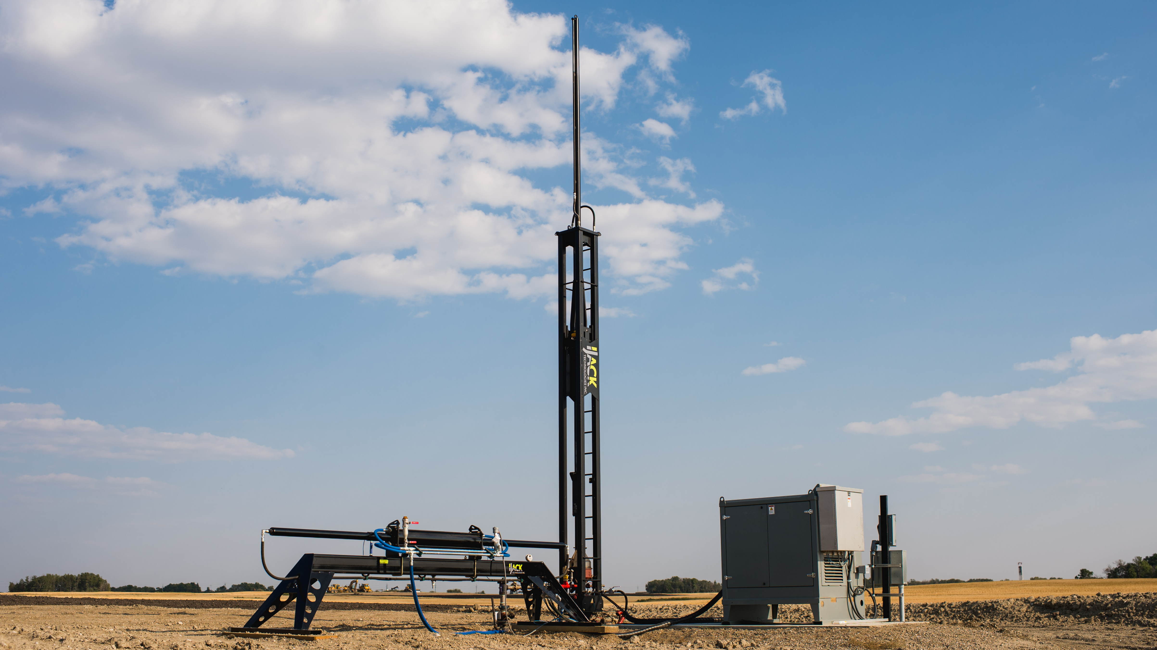 IJACK EGAS gas compressor working with hydraulic UNO pumpjack